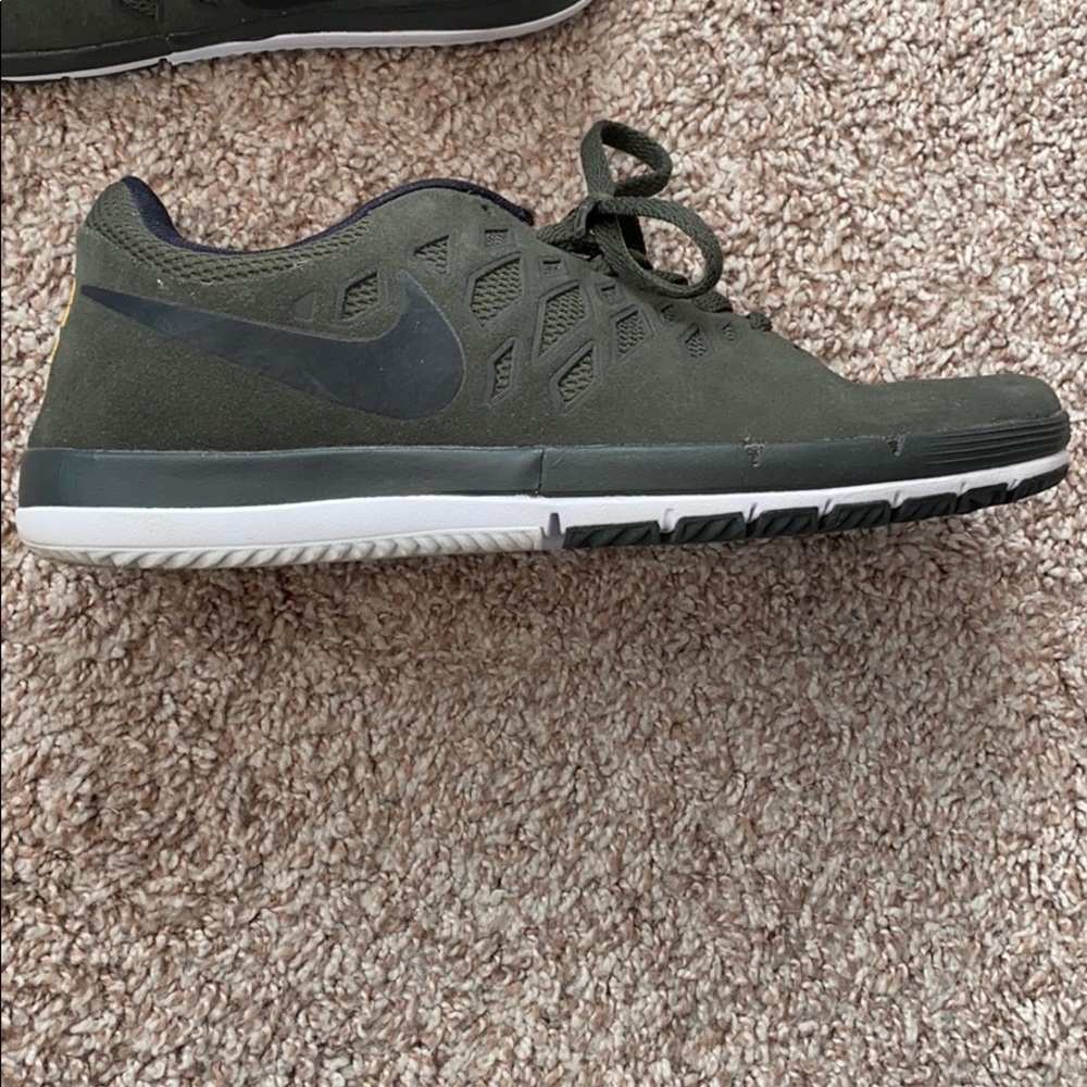Rare olive green men’s sb Nike shoes